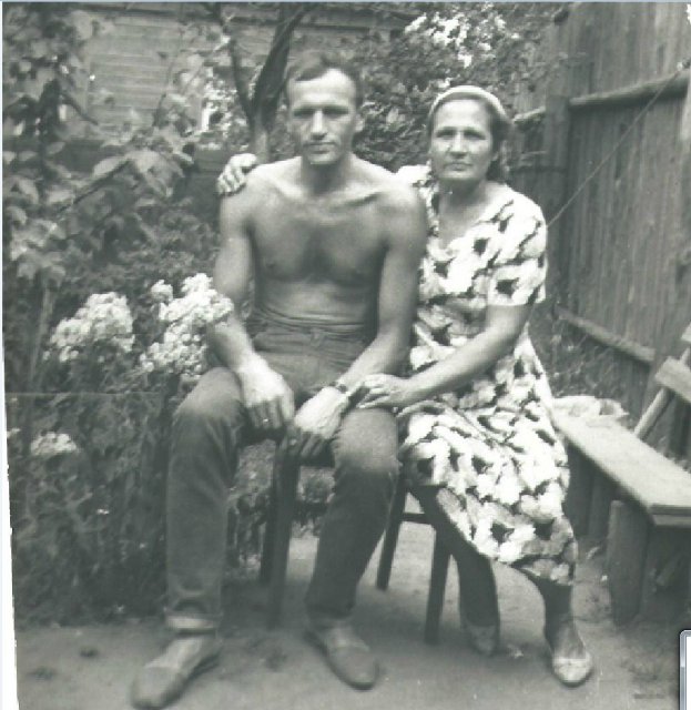 ВАЛЕРИЙ С МАМОЙ ВДОВОЙ ЛЕТЧИКА.jpg